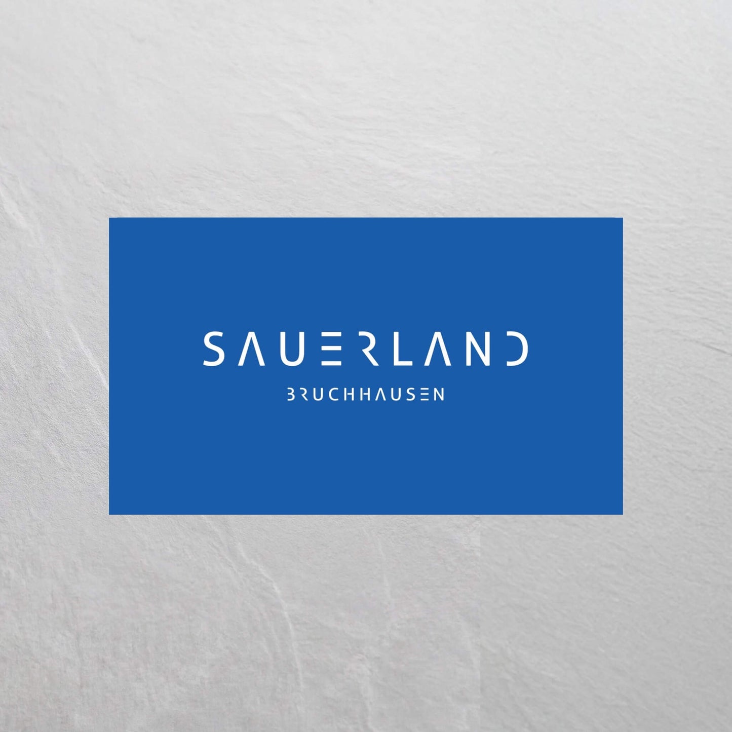 Sauerland Fahne in mittelblau mit weißem Aufdruck Sauerland Bruchhausen